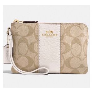 NEW Authentic COACH Corner Zip Signature Wristlet
